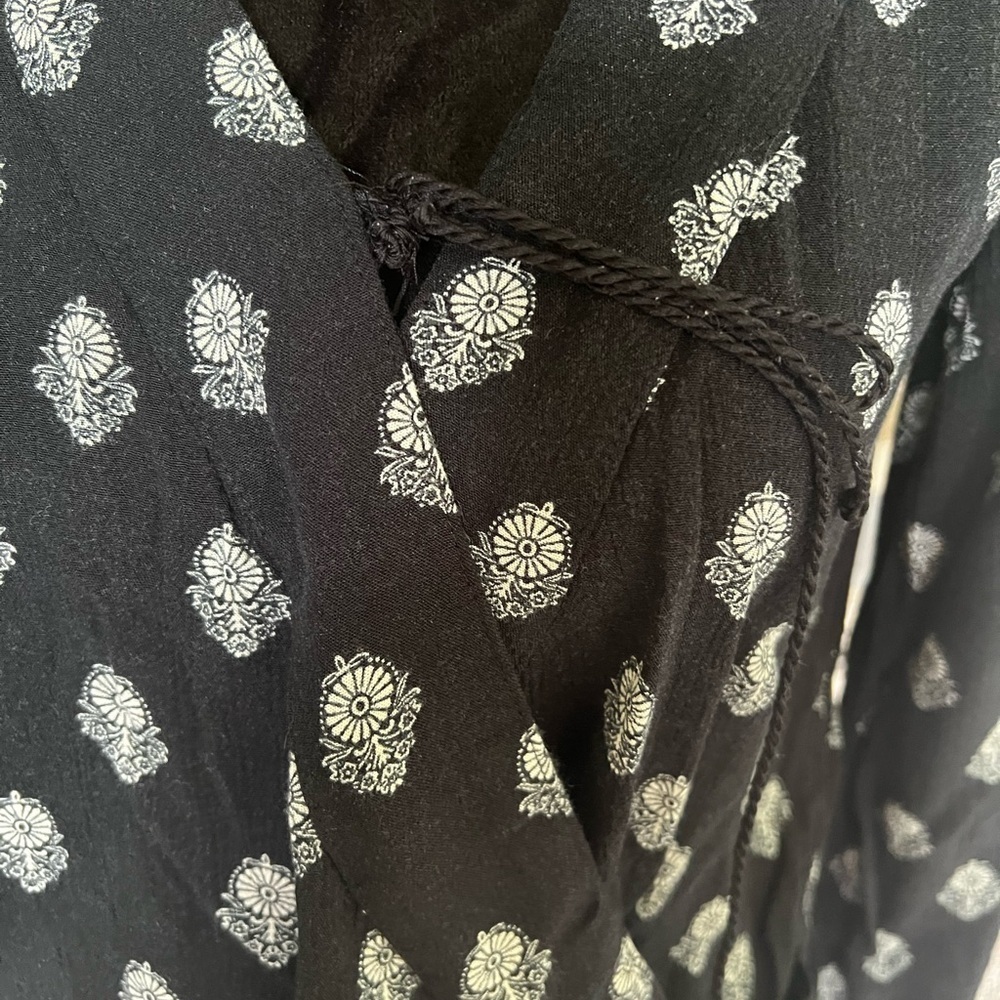 Mossimo Supply Co. Black and White Floral Blouse - Picture 3 of 6